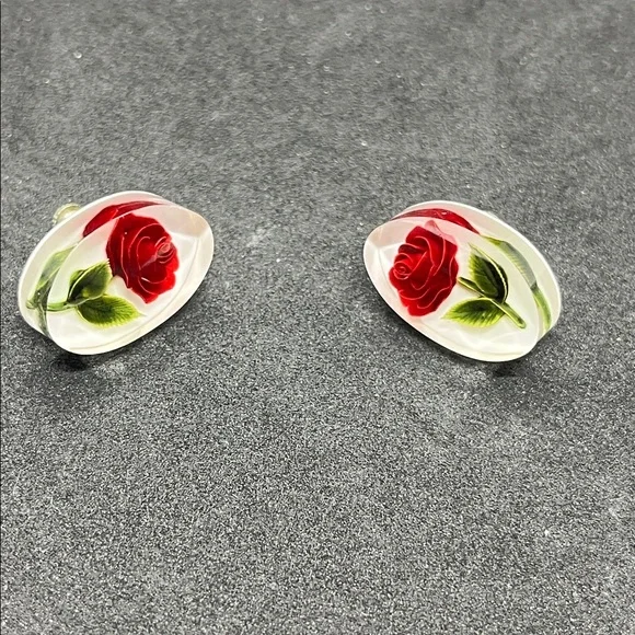 1588 1950’s Reverse Carved Lucite Brooch and Earrings Set - Picture 5 of 6